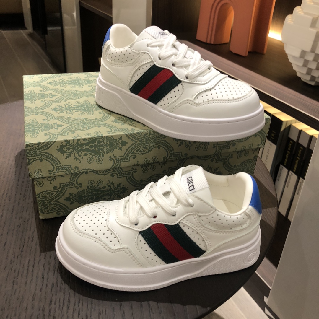 Children's shoes child